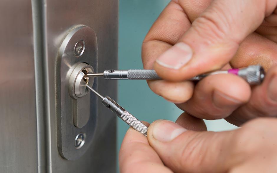 serrurier prix changement serrure Issou